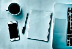 Laptop dan HP menampilkan halaman PDF yang sedang disusun menjadi satu dokumen
